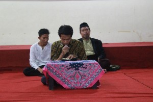 Pembacaan tilawatil qur'an oleh salah satu anggota KSR PMI Unit UNS